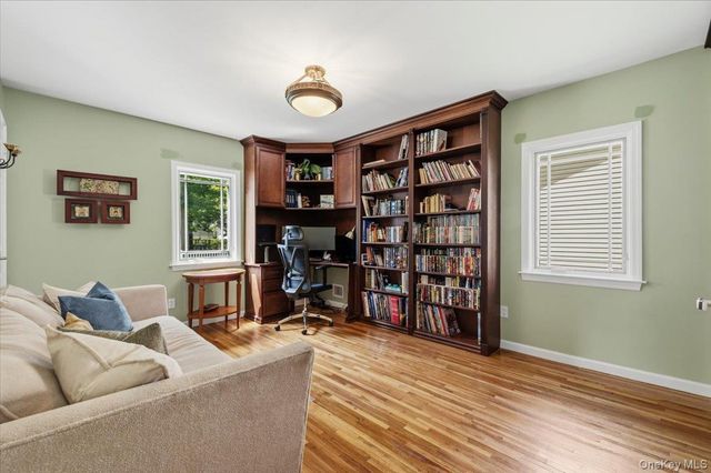 8 Lewis Lane, Port Washington, NY 11050