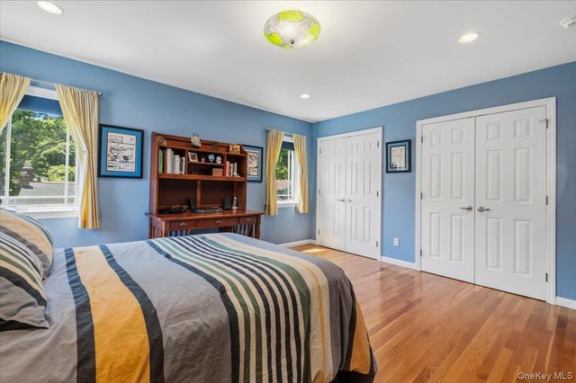 8 Lewis Lane, Port Washington, NY 11050