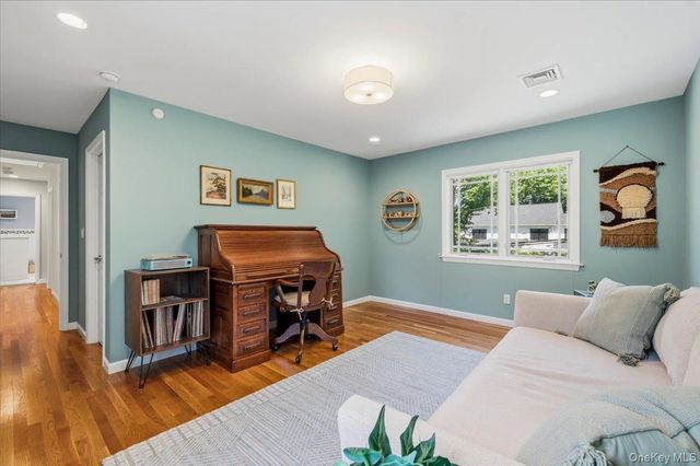 8 Lewis Lane, Port Washington, NY 11050