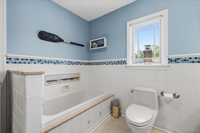 8 Lewis Lane, Port Washington, NY 11050