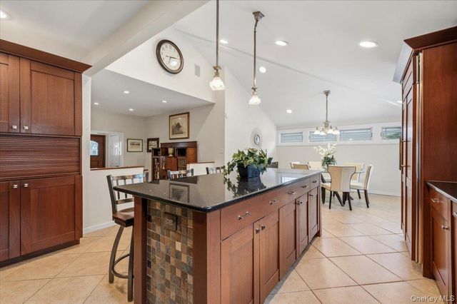 8 Lewis Lane, Port Washington, NY 11050
