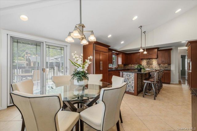 8 Lewis Lane, Port Washington, NY 11050