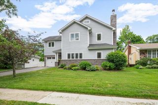 8 Lewis Lane, Port Washington, NY 11050