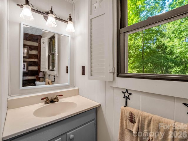 1208 Forest Lake Heights Drive, Nebo, NC 28761