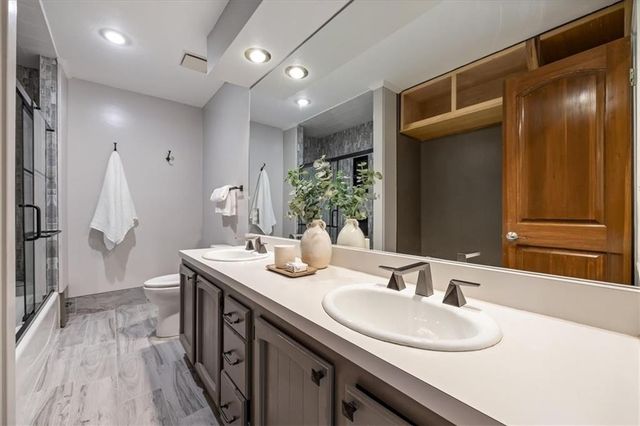 8800 Rosewood Drive, Prairie Village, KS 66207