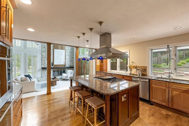 8800 Rosewood Drive, Prairie Village, KS 66207