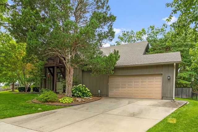 8800 Rosewood Drive, Prairie Village, KS 66207