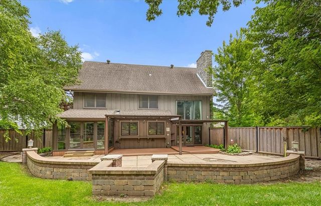 8800 Rosewood Drive, Prairie Village, KS 66207