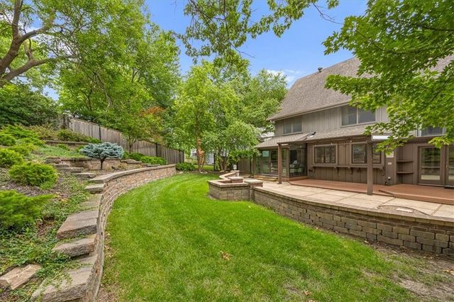 8800 Rosewood Drive, Prairie Village, KS 66207