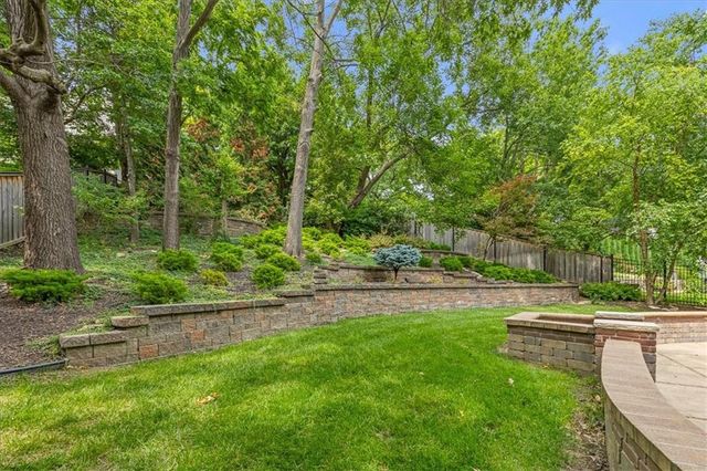 8800 Rosewood Drive, Prairie Village, KS 66207