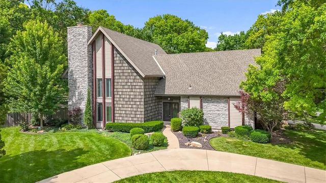 8800 Rosewood Drive, Prairie Village, KS 66207