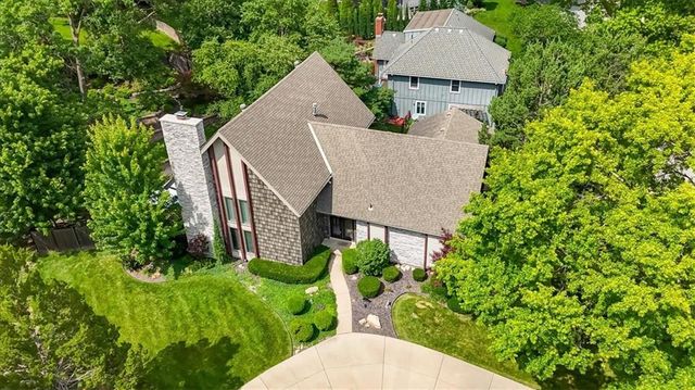 8800 Rosewood Drive, Prairie Village, KS 66207