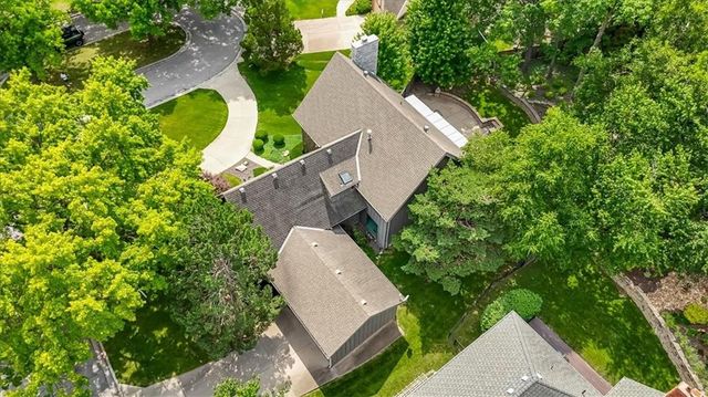8800 Rosewood Drive, Prairie Village, KS 66207
