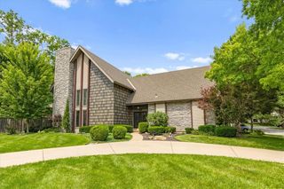 8800 Rosewood Drive, Prairie Village, KS 66207