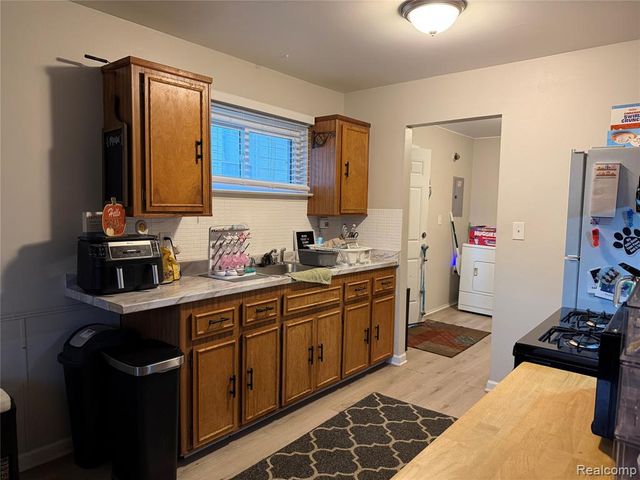 15549 Winston, Redford, MI 48239