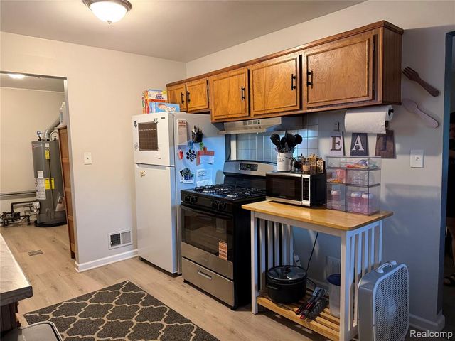 15549 Winston, Redford, MI 48239