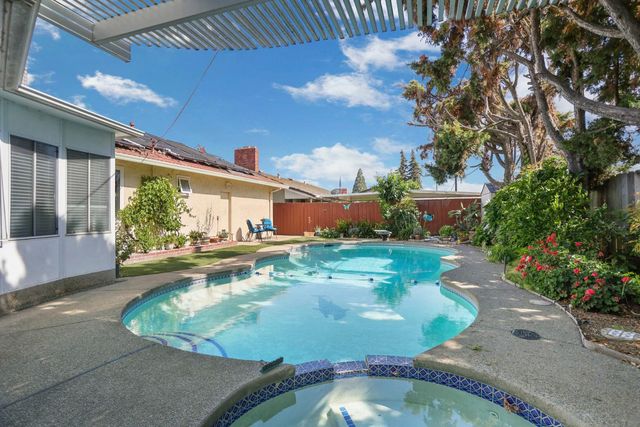 25 Wellington Way, Lodi, CA 95242