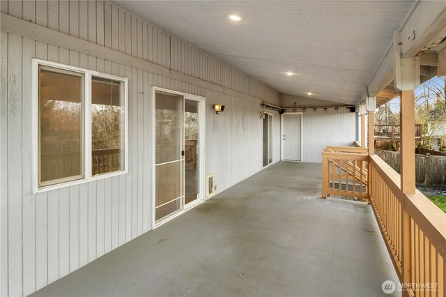 25915 202nd Avenue SE, Covington, WA 98042