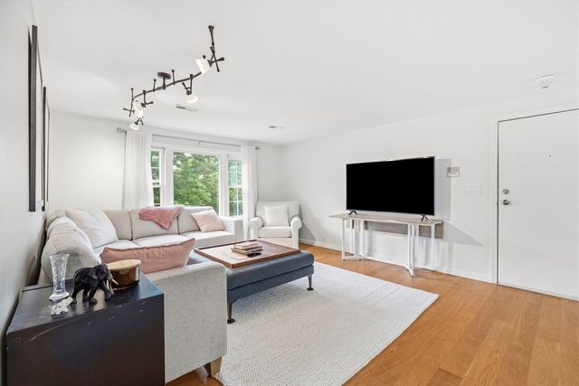 34 Washington Grn 6, Walpole, MA 02032