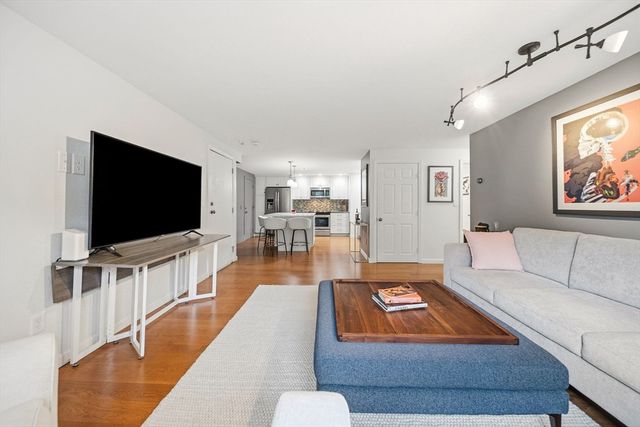34 Washington Grn 6, Walpole, MA 02032