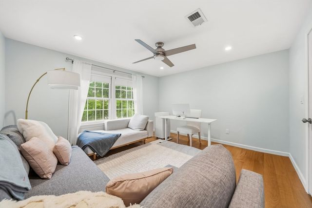 34 Washington Grn 6, Walpole, MA 02032