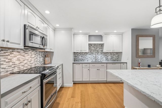 34 Washington Grn 6, Walpole, MA 02032