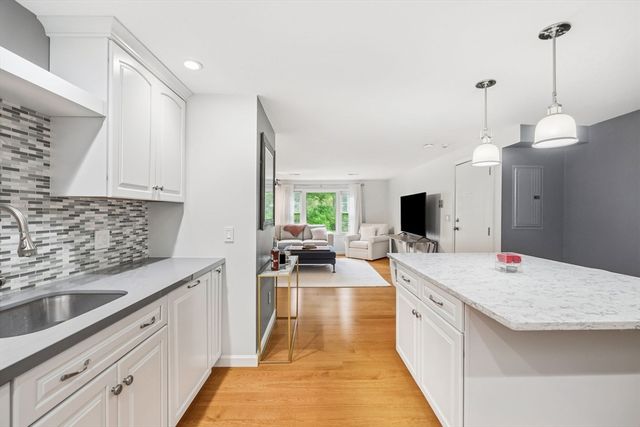 34 Washington Grn 6, Walpole, MA 02032