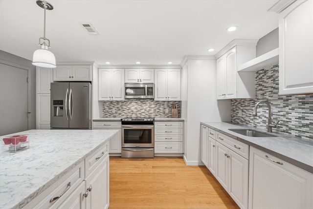 34 Washington Grn 6, Walpole, MA 02032