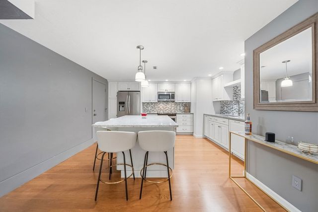 34 Washington Grn 6, Walpole, MA 02032
