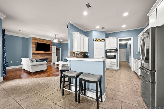 11364 Pleasant Knoll Dr, Denham Springs, LA 70726