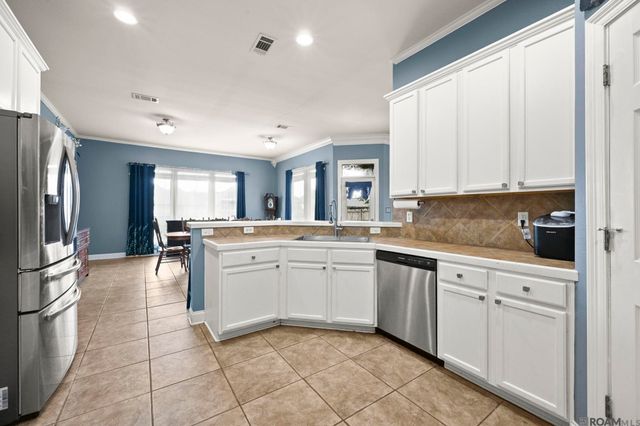 11364 Pleasant Knoll Dr, Denham Springs, LA 70726