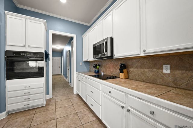 11364 Pleasant Knoll Dr, Denham Springs, LA 70726