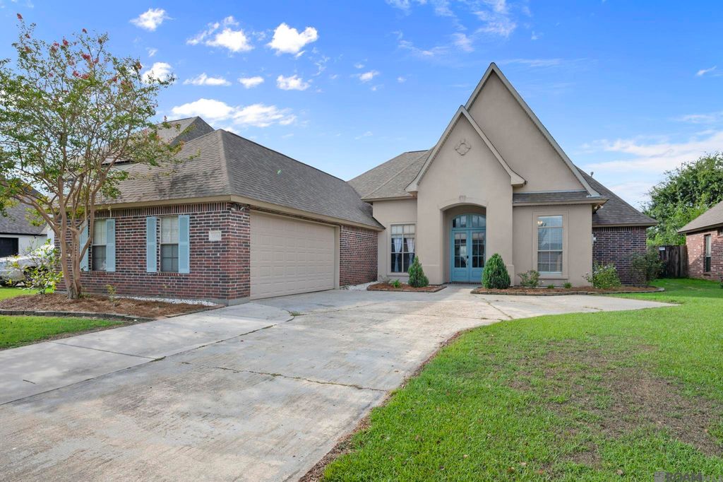 11364 Pleasant Knoll Dr, Denham Springs, LA 70726