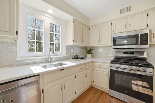 50 Pinewood Cres, Berkeley Heights Twp., NJ 07922