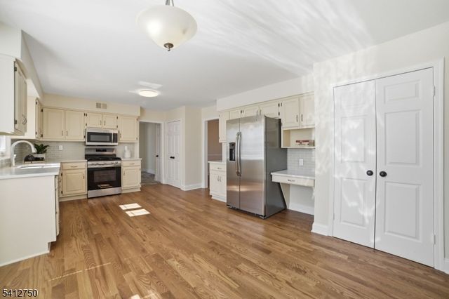 50 Pinewood Cres, Berkeley Heights Twp., NJ 07922