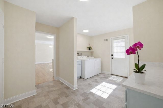 50 Pinewood Cres, Berkeley Heights Twp., NJ 07922