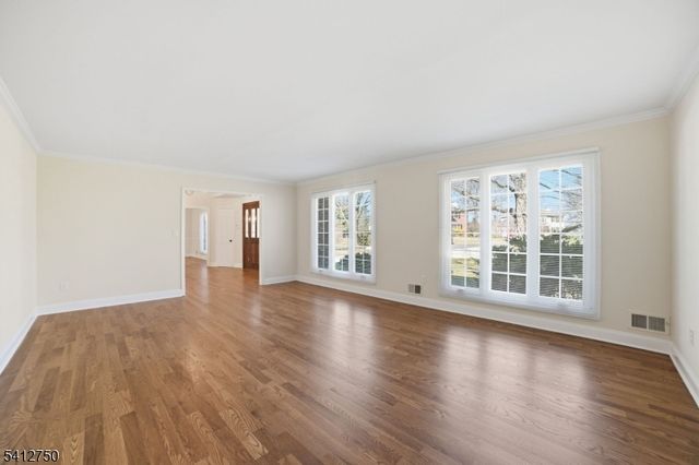 50 Pinewood Cres, Berkeley Heights Twp., NJ 07922