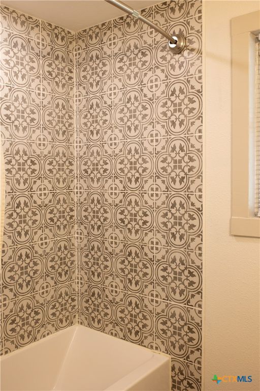 Image 15 of property listing at 4801 Dahlia Lane, Victoria, TX 77904