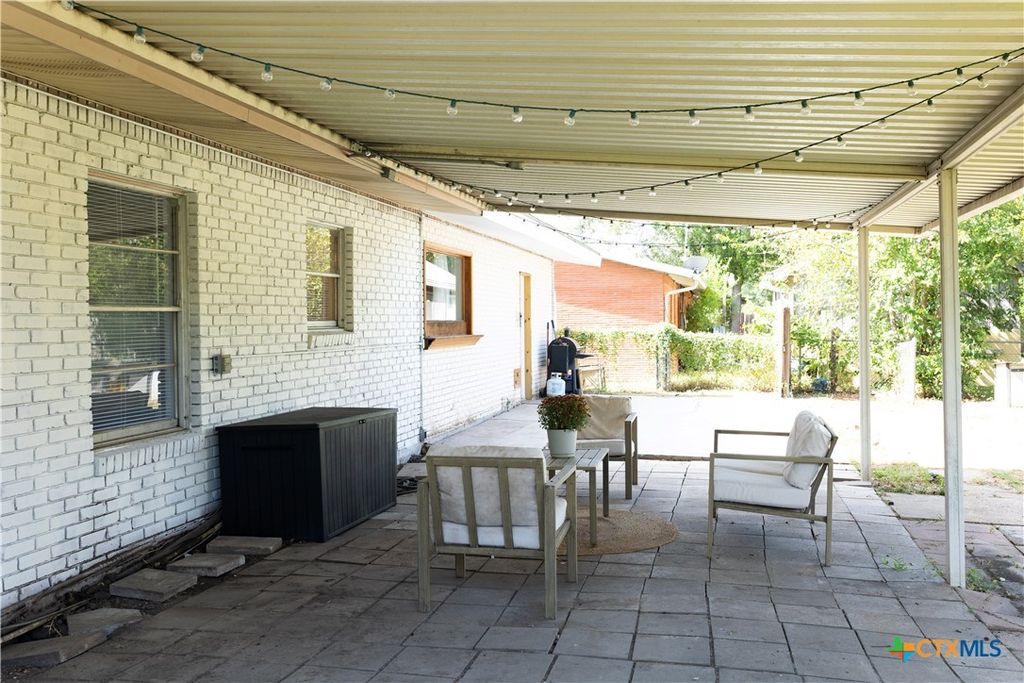 Image 16 of property listing at 4801 Dahlia Lane, Victoria, TX 77904