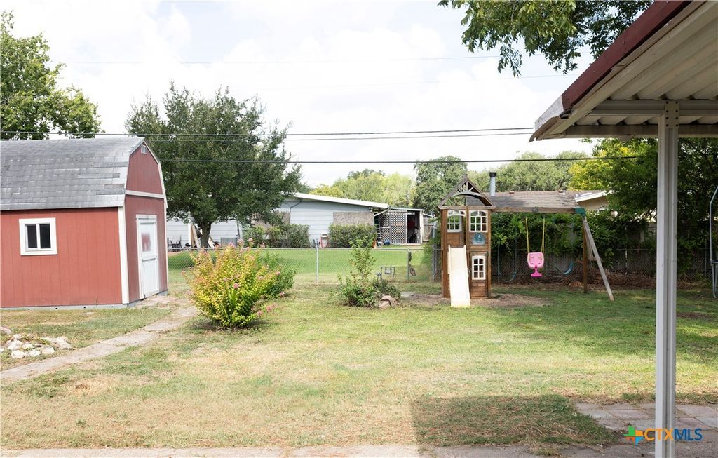 Image 19 of property listing at 4801 Dahlia Lane, Victoria, TX 77904