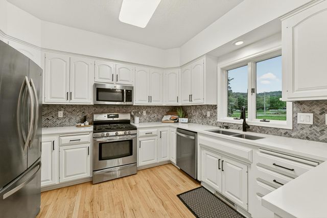2945 Stonegate Court SW, Rochester, MN 55902