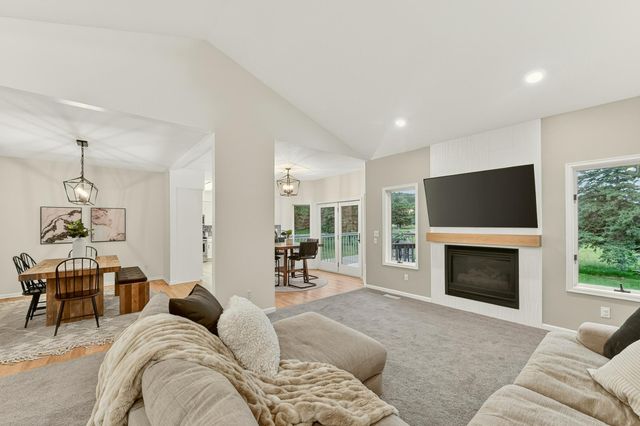 2945 Stonegate Court SW, Rochester, MN 55902