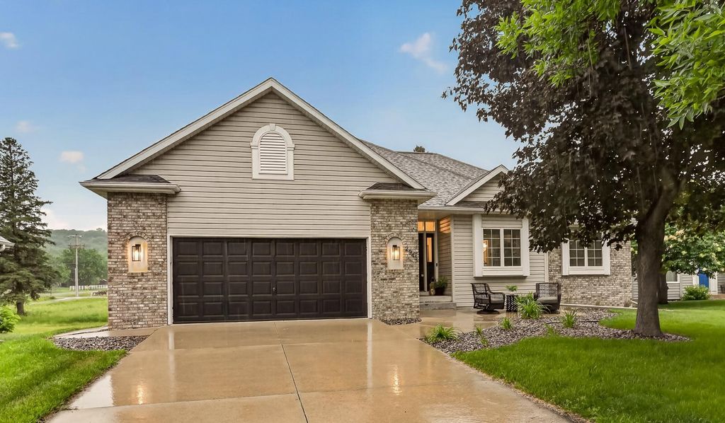 2945 Stonegate Court SW, Rochester, MN 55902