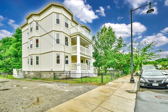 1420 River St 3, Boston, MA 02136