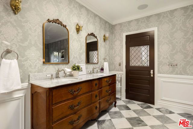 8906 Ashcroft Avenue, West Hollywood, CA 90048