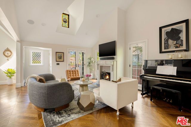 8906 Ashcroft Avenue, West Hollywood, CA 90048