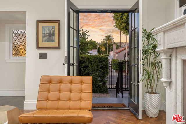 8906 Ashcroft Avenue, West Hollywood, CA 90048