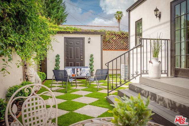 8906 Ashcroft Avenue, West Hollywood, CA 90048