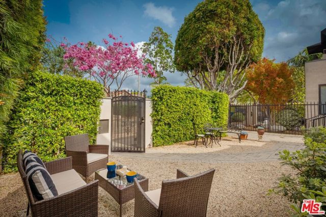 8906 Ashcroft Avenue, West Hollywood, CA 90048