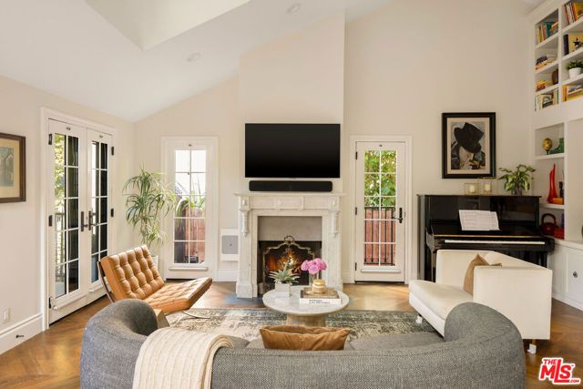 8906 Ashcroft Avenue, West Hollywood, CA 90048